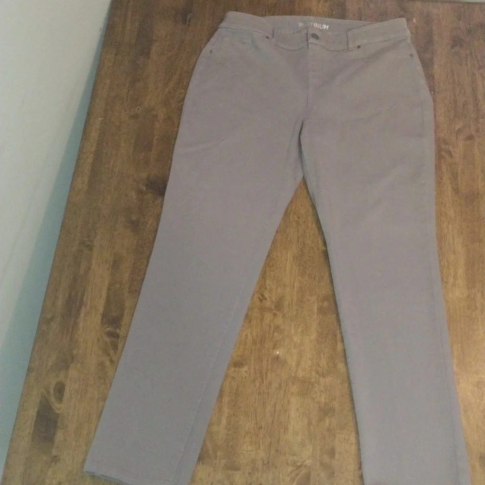 Chico's Platinum Gray Pull on Pants Size 1.5/10 - Picture 2 of 7